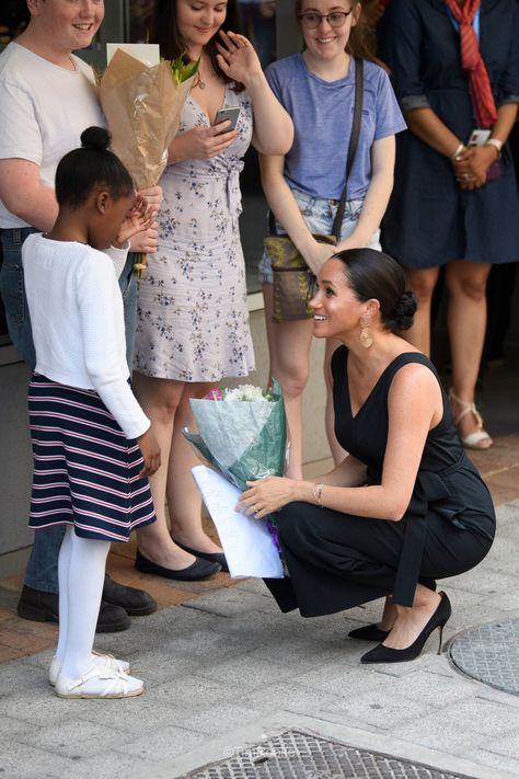 Truth & Integrity-Proud Aunt of #Archie on Twitter: "Beautiful moment #SussexRoyalTour #RoyalVisitAfrica  https://t.co/xZfOBxJ6Uz" Archie Harrison, Visit South Africa, Office At Home, Visit Africa, Meghan And Harry, Duchess Meghan, Your Value, Glass Slippers, Harry Meghan