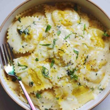 Trader Joe’s Sweet Corn Ravioli with Lemon Basil Cream Sauce Sweet Corn Ravioli, Lemon Basil Cream Sauce, Burrata Ravioli, Corn Ravioli, Cheesy Orzo, Basil Cream Sauce, Lemon Cream Sauce, Squash Ravioli, Creamy Pesto Pasta