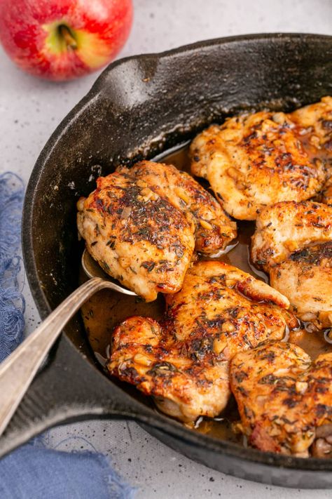 Easy Apple Cider Chicken Recipe - Kitchen Divas Cider Roasted Chicken, Chicken And Apple Recipes, Fall Chicken Breast Recipes, Apple Cider Chicken, Cider Chicken, Glazed Chicken Breast, Braised Chicken Breast, Chicken Quarters, Apple Cider Recipe