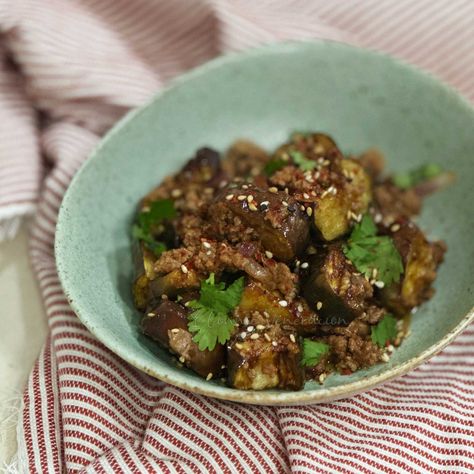 Pork and eggplant stir fry with miso sauce Honey Cauliflower, Chili Honey, Eggplant Stir Fry, Miso Sauce, Miso Paste, Potato Starch, Leafy Vegetables, Oyster Sauce, Hoisin Sauce