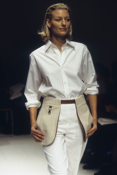 Hermès Spring 2000 Ready-to-Wear Accessories Photos - Vogue Waiter Outfit, Outfits New York, Minimalist Fashion Women, All Black Fashion, All Black Looks, Martin Margiela, All Black Outfit, Blouse White, 가을 패션