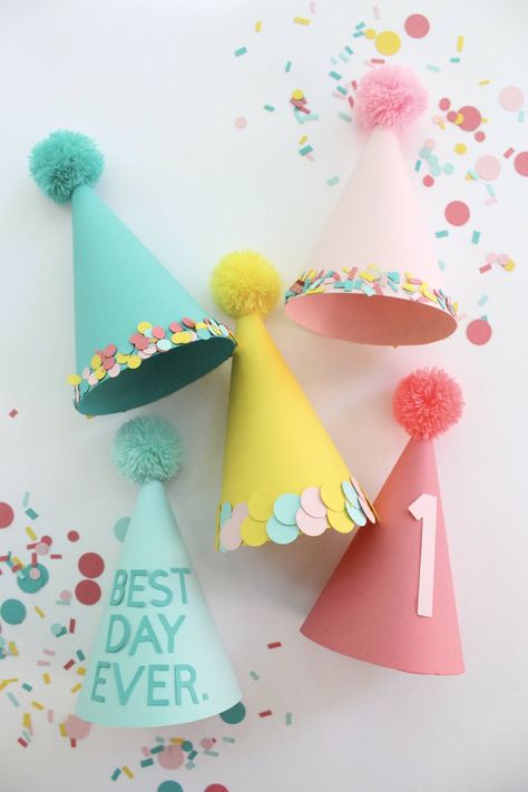 Diy Birthday Party Hats, Party Hat Craft, Party Hat Template, Kids Party Hats, 1st Birthday Hats, Anniversaire Diy, Paper Hats, Birthday Party Hats, Diy Birthday Party