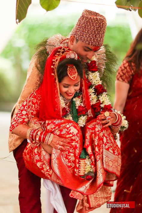 Nepali Wedding Aesthetic, Wedding Dress For Groom, Nepalese Wedding, Nepali Bridal Look, Nepali Aesthetic, Nepali Culture Aesthetic, Nepal Wedding, Nepali Dress, Daura Suruwal