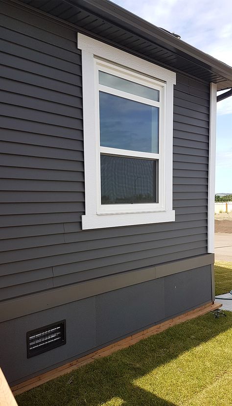 Stucco Mobile Home, Metal Mobile Home Skirting, Trailer House Skirting Ideas, Tiny House Skirting, Modular Home Skirting Ideas, Trailer Skirting Ideas Mobile Homes, Mobil Home Skirting Ideas Diy, Skirting Ideas For Homes, Wood Skirting For Mobile Home