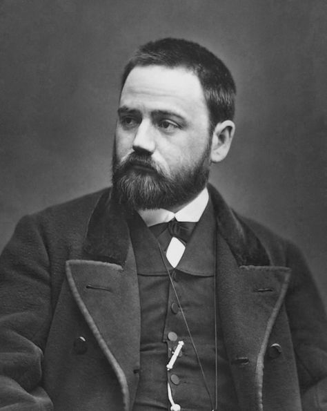 Émile Édouard Charles Antoine Zola Paris (Kingdom of France) April 2 1840 Paris (France) September 29 1902 French novelist, playwright and journalist, nominated for the first and second Nobel Prize in Literature in 1901 and 1902. Handsome Bearded Men, Emile Zola, Nobel Prize In Literature, Writers And Poets, Artist Bio, Book Writer, Famous Authors, White Photo, Famous Faces