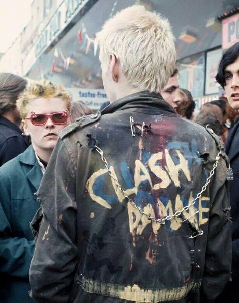 PUNKS Chicas Punk Rock, 70s Punk, British Punk, 80s Punk, Punk Culture, Arte Punk, Punk Aesthetic, Dark Makeup, Estilo Punk