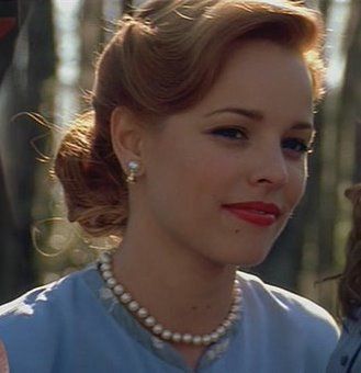 ENSEMBLE HAIR 1940s Makeup, Cabelo Pin Up, 40s Hairstyles, 50s Hairstyles, 1940s Hairstyles, Rachel Mcadams, Vintage Makeup, 50 Style, The Notebook