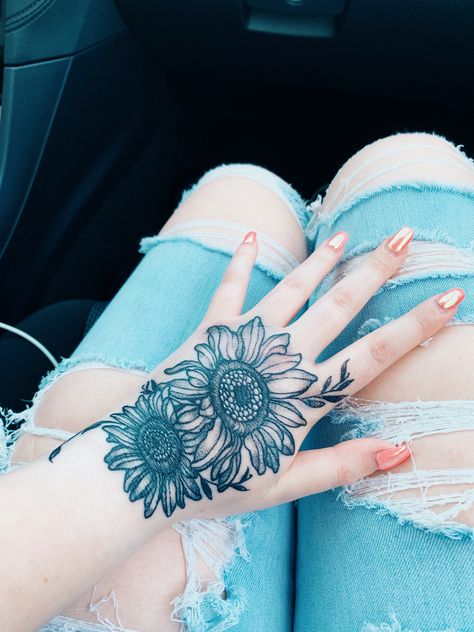 Hand Tattoos Sunflower, Sunflower Hand Tattoos For Women, Sunflower Tattoo Hand, Sunflower Hand Tattoo, Ink Therapy, Henna Tattoo Hand, Daisy Tattoo, 4 Tattoo, Sunflower Tattoos