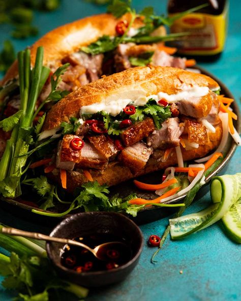 Crispy pork belly banh mi Pork Belly Marinade, Pork Belly Recipes Crispy, Sticky Pork, Vietnamese Pork, Banh Mi Sandwich, Summer Sandwiches, Potato Pasta, Pork Belly Recipes, Crispy Pork Belly