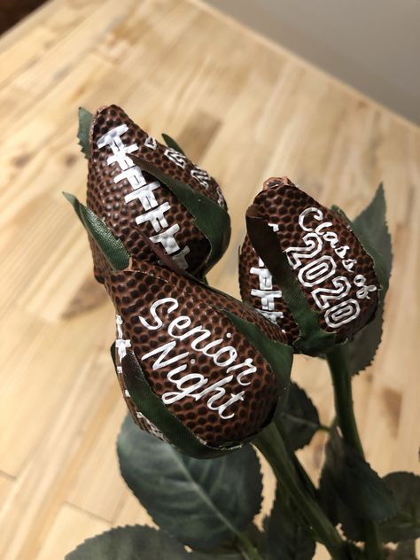 Senior Gifts Sports, Football Boyfriend Gifts, Senior Football Gifts, Football Gift Baskets, Football Locker Decorations, High School Senior Gifts, Senior Night Football, Football Treats, Basketball Senior Night