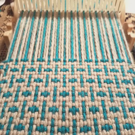 Weaving Patterns Loom, Rigid Heddle Weaving Patterns, Weave Scarf, Rag Rug Tutorial, Weaving Machine, Sweet Annie, Weaving Loom Diy, Weaving Loom Projects, Peg Loom