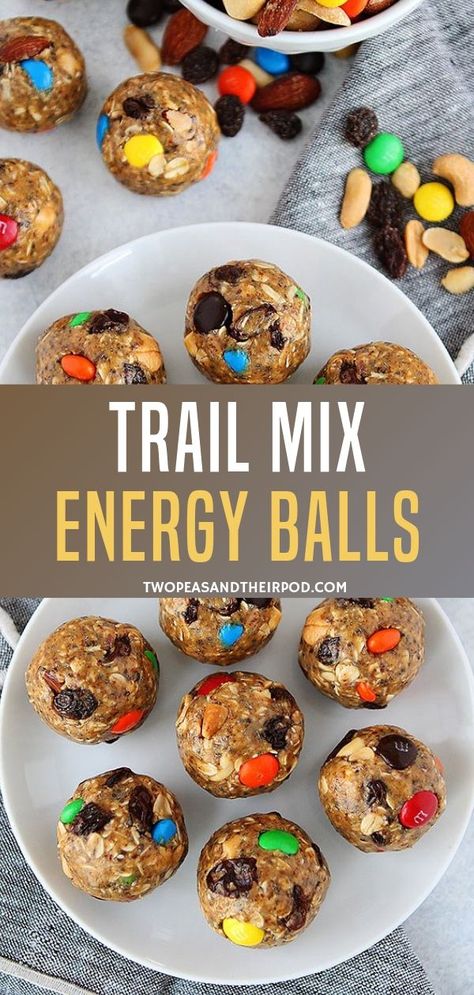 This power balls recipe is a no-bake protein-packed energy bite made with trail mix! It is so quick and healthy, it is perfect as a breakfast on the go, a snack or even a dessert! With its health benefits, it is perfect for your kids! Save this pin for later! Trail Mix Balls, 4h Cookies, Paleo Balls, Hike Snacks, Healthy Trail Mix, College Snacks, Tiny Foods, Protein Balls Recipes, Trail Mix Recipes