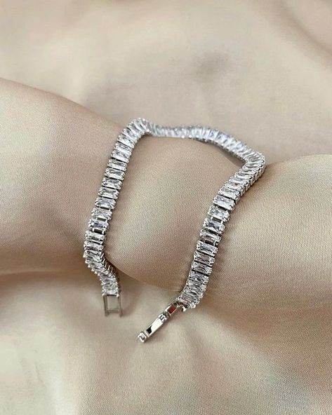 HIP HOP TENNIS DIAMOND BRACELET . . . NATURAL DIAMOND | @rrpdiamond . . #design #ruby #instajewelry #sapphire #beautiful #gemstones #berlianeropa #art #jewellerydesign #diamondjewelry #handmadejewelry #gemstone #instagood #diamondjewellery #whitegold #beauty #gems #cincin #m #engagement #like #diamondearrings #jewelrygram #bhfyp #pendant #luxurylifestyle #bracelets #diamondnecklace #rolex#rrpdiamonds Diamond Bracelet Design, Jewelry Accessories Ideas, Classy Fashion, Jewel Box, Jewelry Inspo, Tennis Bracelet, Fashion Classy, Bracelet Designs, Ring Bracelet