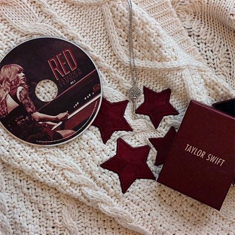 Red Girlies Taylor Swift, Red Taylor Aesthetic, Red Tv Aesthetic, Taylor Swift Red Album, Maroon Aesthetic, Swiftie Aesthetic, Red Taylor Swift, Taylor Album, Taylor Swift Aesthetics