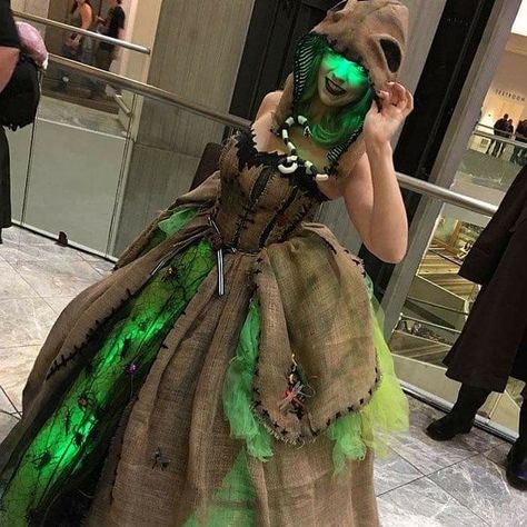 Oogie boogie Oogie Boogie Costume, Nightmare Before Christmas Costume, Nightmare Before Christmas Halloween, Diy Kostüm, Disney Cosplay, Halloween Costumes Makeup, Oogie Boogie, Fantasias Halloween, Family Costumes