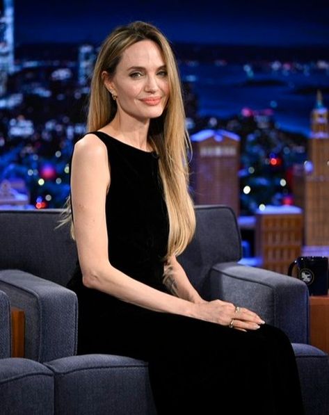 Angelina Jolie on The Tonight Show. #angelinajolie #celebrity #show #entertainment #tvshow The Tonight Show, Tonight Show, Angelina Jolie, Tv Shows, Entertainment, Celebrities