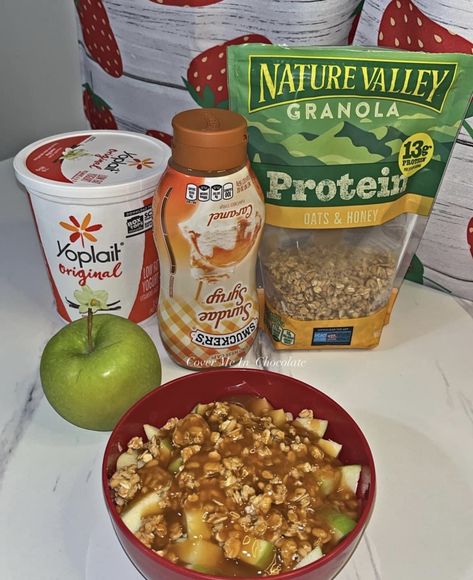 Apple Yogurt Bowl, Caramel Apple Snacks, Apple Granola, Apple Yogurt, Nature Valley Granola, Protein Bowl, High Fiber Breakfast, Yogurt Granola, Protein Granola