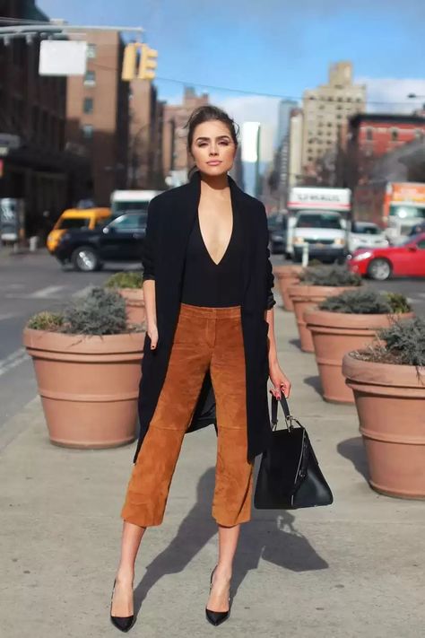 How to Wear Bodysuits ? 30 Outfit Ideas & Styling Tips Orange Bodysuit Outfit, Culotte Outfit, Culottes Outfit, Orange Bodysuit, Bodysuit Outfit, Look Adidas, Estilo Indie, Skandinavian Fashion, Fall Pants