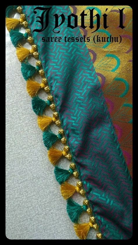 Sadiche Gonde Design, Saree Kongulu Designs Simple, Saree Pallu Hangings, Saree Kuchu Designs Simple, Saree Knots Designs, Saree Tessels Design Latest, Simple Saree Tassels Designs, Kongu Mudulu Designs, Simple Saree Kuchu Designs Latest