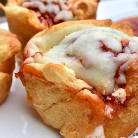 Crescent Roll Meatball Bites - Knife & Paddle Cresant Rolls, Meatball Bites, Easy Crescent Roll Recipes, Crescent Roll Recipes Dinner, Crescent Roll Appetizers, Easy Crescent Rolls, Croissant Roll, Appetizer Meatballs, Croissant Recipe