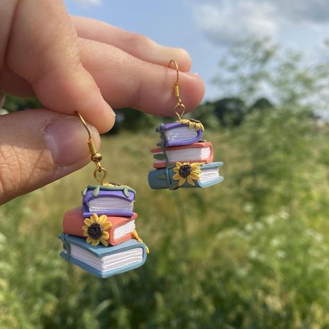 A beautiful pair of handmade book stack earrings on 14K Gold Plated Hooks Diy Book Earrings, Book Clay Earrings, Polymer Clay Book Earrings, Clay Book, Polymer Clay Books, Stack Earrings, Lover Earrings, Weird Jewelry, Diy Earrings Polymer Clay