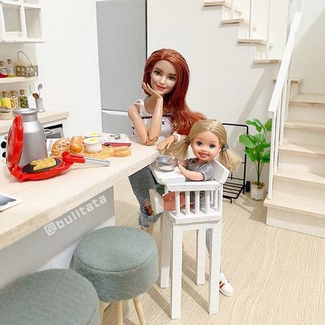 Barbie Diy Accessories, Barbie House Furniture, Baby Barbie, Made To Move Barbie, Barbies Pics, Barbie Doll Set, Barbie Sets, Barbie Diorama, Barbie Fashionista Dolls