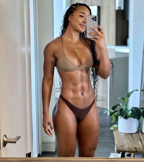 Black Woman With Muscles, Tall Muscular Black Woman, Tone Women Body Pictures, Black Women Athletes, Fit-black-women Before And After, Jenna Deleon Workout, Gym Body Goal Black Women, Workout Body Types Women, Black Fitness Inspiration