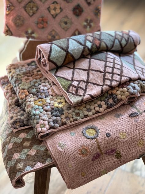 sophie digard – Page 2 – LoopKnitlounge Sophie Digard, شال كروشيه, Winter Scarves, Everyday Handbag, Manta Crochet, Floral Bags, Rich Color Palette, Freeform Crochet, Crochet Instructions