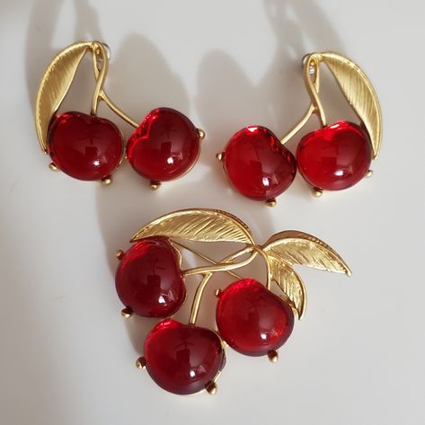 Super Adorable! Red Clear Lucite Acrylic Jelly Belly Like Cherries Cherry Earrings And Matching Brooch! I Can Sell Just The Earrings Or Just The Brooch! These Are A Matte Gold And So Nice! If You Love Cherries You Will Love Love Thos Set! Perfect For Spring And Summer And For A Vintage Style And Look! Perfect For Pinup Pin Up Photos ! Earrings Measure- A Little Over 1" Tall And Almost 1.5" Wide Brooch- 1.65" Tall And Almost 1.75" Wide This Is New! Box 19 Pinup Jewelry, Character Customization, Pin Up Photos, Fruit Jewelry, Cherry Earrings, Jelly Belly, Vintage Style Jewellery, Vintage Jewels, Room Organization