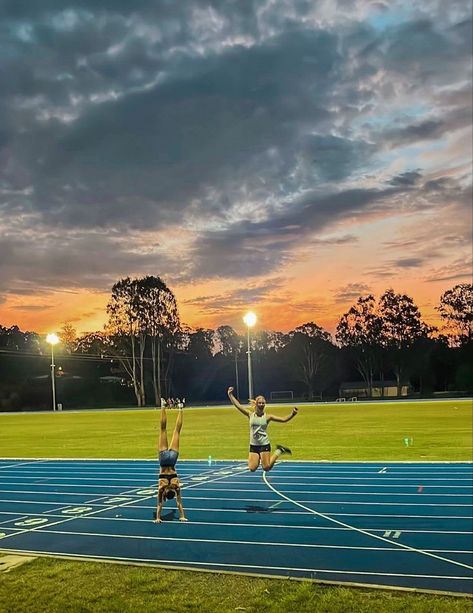 Aesthetic Track And Field, Track And Field Aesthetic Girl, Running Track Aesthetic, Aesthetic Track, Track And Field Aesthetic, Track Aesthetic, Aesthetic Running, Field Aesthetic, Track Photos