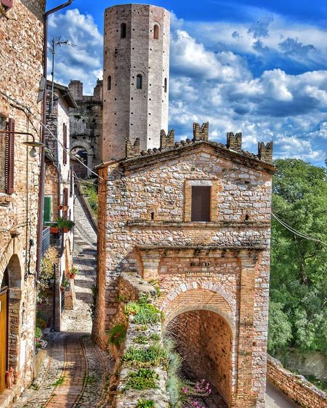 Perugia Italy, Italian Trip, Italy Architecture, Toscana Italy, Italy Pictures, Umbria Italy, Sorrento Italy, Explore Italy, Verona Italy