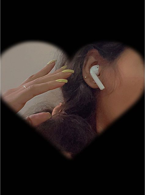 #airpods #aesthetic Earpods Snap, Airpods Snap, Airpods Aesthetic, Journal Inspiration Writing, Snap Ideas, Fun Quotes, Selfie Poses, Fun Quotes Funny, Quotes Funny