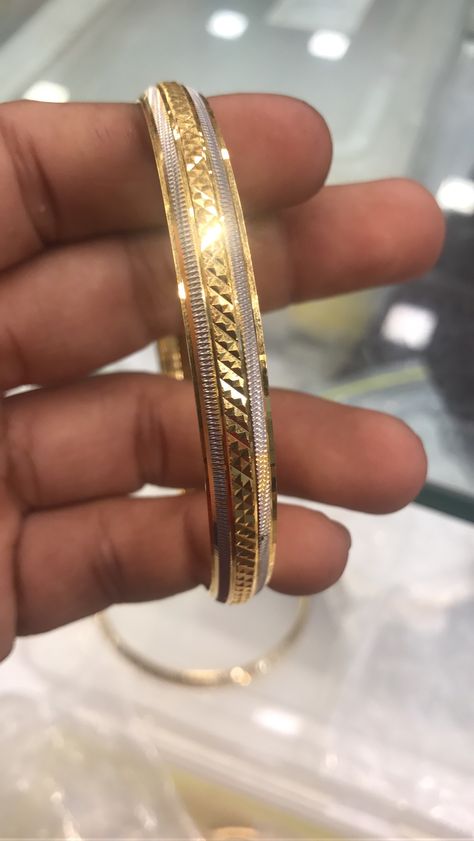 Kada Sardar *PREMRAJ SHANTILAL JAIN JEWELLERS* Kada Bracelet Gold For Men, Gold Kada For Men Indian, Men Bangle Gold, Kada For Men, Kadiyam For Men Gold Latest, Mens Kada Design Gold, Kadiyam For Men Gold, Kada Bracelet For Men, Gold Kada For Men