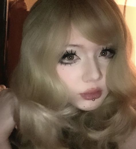 Gyaru Rokku, Gyaru Makeup, Alternative Makeup, Anatomy Poses, Gyaru Fashion, Make Up Inspo, Really Cute Outfits, Aesthetic Hair, Makeup Inspo