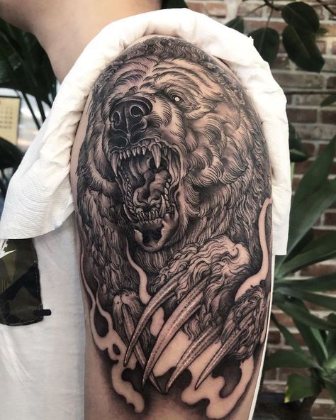 Shoulder Bear Tattoo, Grizzly Bear Tattoos For Men, Bear Tattoos For Men, Grizzly Bear Tattoos, Bear Claw Tattoo, Tattoo Bear, Bear Paw Tattoos, Tattoo Perna, Line Man