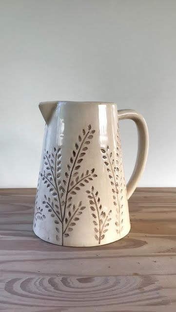 Ceramics Pottery Mugs, Slab Ceramics, Pottery Lessons, Ceramics Pottery Vase, Beginner Pottery, Cerámica Ideas, Pottery Painting Designs, Pottery Handbuilding, Diy Ceramic