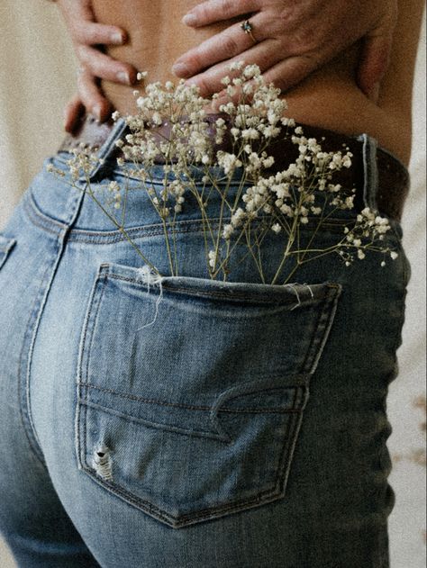 Flower details for a studio boudoir photography session in central indiana // check out my insta for more! Exam Photos, Flower Jeans, Flower Photoshoot, Baby S Breath, Jean Pockets, Fall Photoshoot, Photography Senior Pictures, Branding Photos, Classy Women