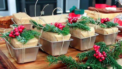 4 Fun Ways to Package Holiday Baking - Steven and Chris Cookie Exchange Packaging, Bake Sale Packaging, Christmas Bread, Christmas Food Gifts, Food Favorites, Edible Gifts, Christmas Packaging, Homemade Christmas Gifts, Holiday Packaging