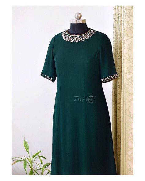 Bottle Green Dress, White Lace Design, Indian Anarkali Dresses, Simple Kurta, Silk Kurti Designs, Indian Anarkali, Anarkali Dresses, Dressing Ideas, Backless Blouse Designs