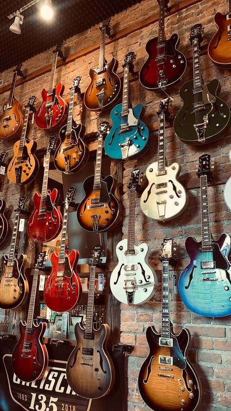 Band Equipment Aesthetic, Musical Instruments Wallpaper, Instruments Aesthetic, Guitar Wallpaper, Writing Songs Inspiration, Rockstar Aesthetic, Guitar Store, Guitar Obsession, Guitar Photos