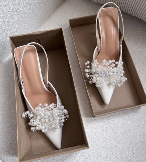 Diy Heels, Fashion Shoes Heels, Cute Shoes Heels, Shoes Heels Classy, White Wedding Shoes, Shoes Outfit Fashion, Classy Shoes, Bridal Heels, Wedding Shoes Heels