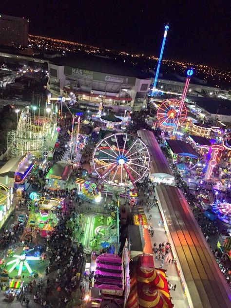 Feria de Leon Feria Aesthetic, Carnival Lights, Night Ideas, Summer 24, Water Lighting, Light Show, Hot Air Balloon, Air Balloon, Summer Aesthetic