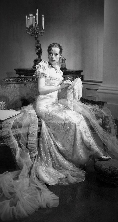 Elsa Lanchester as Mary Shelley in The Bride of Frankenstein. Hollywood Monsters, Elsa Lanchester, The Bride Of Frankenstein, Mary Wollstonecraft, Monster Movies, Famous Monsters, Retro Horror, Mary Shelley, Classic Horror Movies