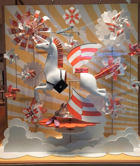 Hermès Siam Paragon in Bangkok, Thailand Hermes Window, Spring Window Display, Fashion Window Display, Hermes Store, Siam Paragon, Carousel Birthday, Visual Merchandising Displays, Store Window Displays, Window Display Design