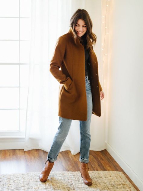 Yay! It’s about time you see this coat in person! I went on and on about it during the winter packing series, and today you get to see it in real life. You might... Read The Post :: Fashion Brown Coat Outfit Men, Aritzia Cocoon Coat, Cocoon Coat Aritzia, Brown Coat Outfit, Aritzia Outfit, Aritzia Coat, Brown Winter Coat, Pijamas Women, Winter Packing