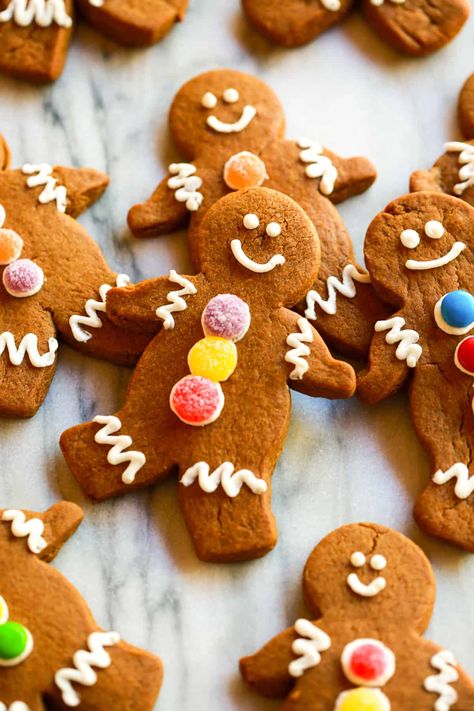 Soft and chewy Gingerbread Cookies recipe made with a simple gingerbread recipe and decorated however you like! Everyone loves this classic recipe and they taste delicious. Easy Gingerbread Recipe, Chewy Gingerbread Cookies, Soft Gingerbread Cookies, Tastes Better From Scratch, Vegan Gingerbread, Halloween Cookies Decorated, Ginger Bread Cookies Recipe, Cookies Vegan, Gingerbread Recipe