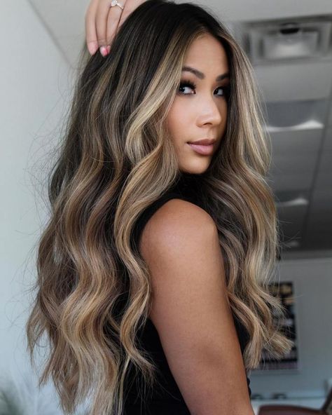 Neutral Beige Balayage with Money Piece Blonde With Money Piece, Beige Balayage, Trendy Hair Color Ideas, Blonde Money Piece, Money Piece Hair, Blond Beige, Trend Ideas, Balayage Blond, Neutral Blonde