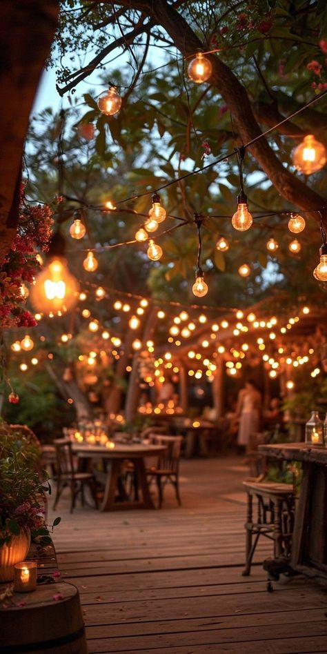 Backyard Lighting Ideas, Backyard Engagement Parties, Backyard Swings, Backyard Lighting, Outdoor Restaurant, Backyard For Kids, Deco Floral, Backyard Party, Swing Set