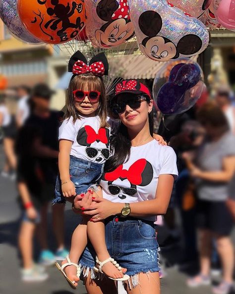 Disney World Outfits Mommy And Me, Disney Mama Outfits, Mother Daughter Disney Outfits, Disneyland Matching Outfits, Disney Mom And Daughter, Mommy And Me Disney Outfits, Disney World Outfits Summer, Disney Fashion Outfits, Disney Toddler Outfits