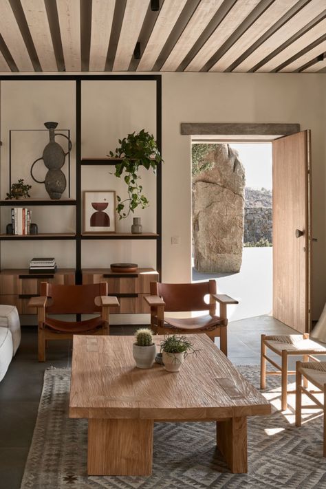 The Spanish Chair by Børge Mogensen and J16 Stool by Hans J. Wegner featured at the private residence Villa Mandra in Mykonos, Greece. A project by Athens-based architecture practice K-Studio. Image: Claus Brechenmacher / Reiner Baumann #fredericiafurniture #j39 #børgemogensen #borgemogensen #j16stool #hansjwegner #modernoriginals #craftedtolast Villa Mandra, Interior Farmhouse, Moderne Have, Interior Drawing, Studio Build, Decor Western, Interior Luxury, Photography Interior, Casa Vintage